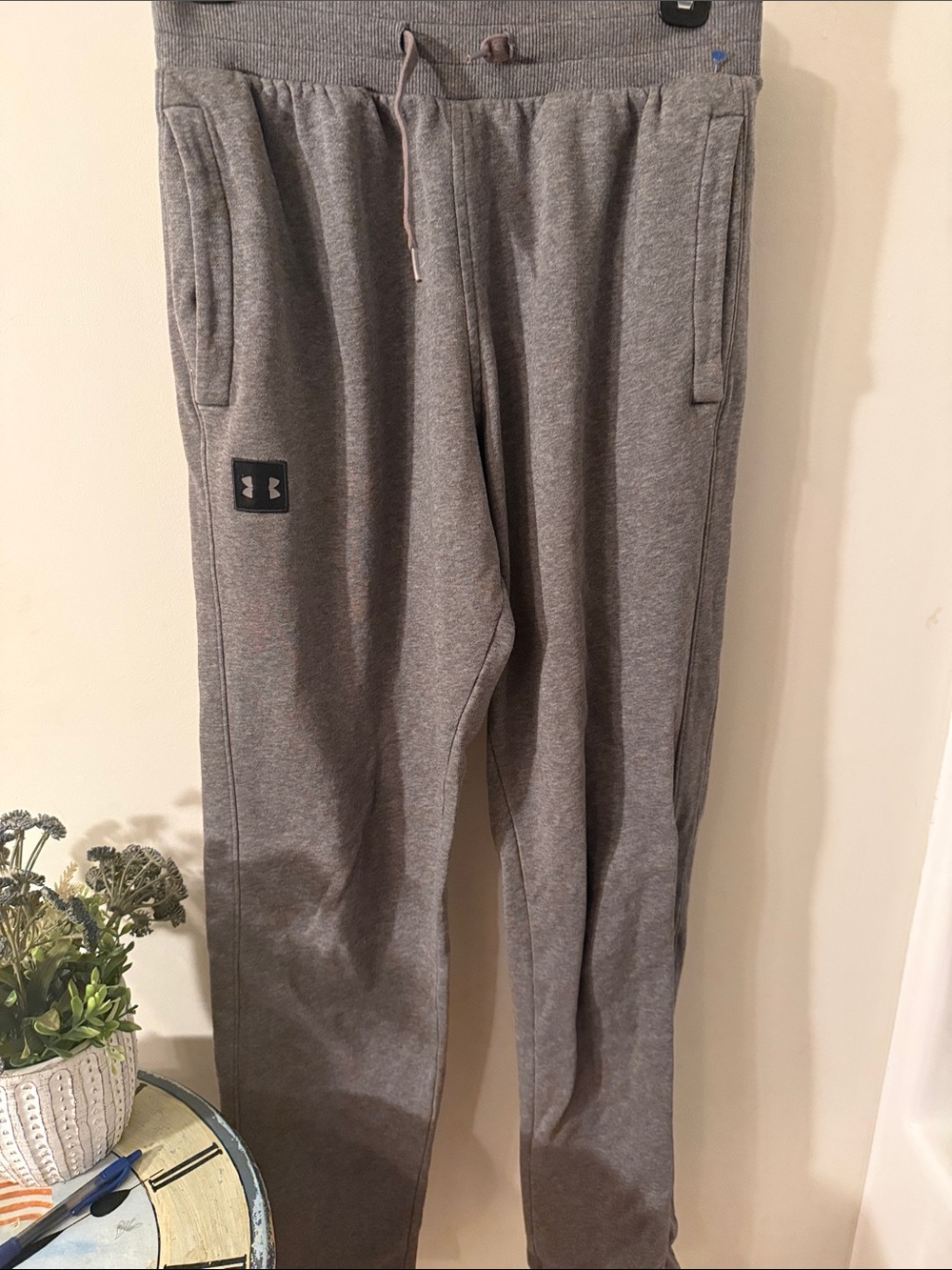 Under Armour Woman's Gray Performance Joggers in excellent condition SM/P/CH